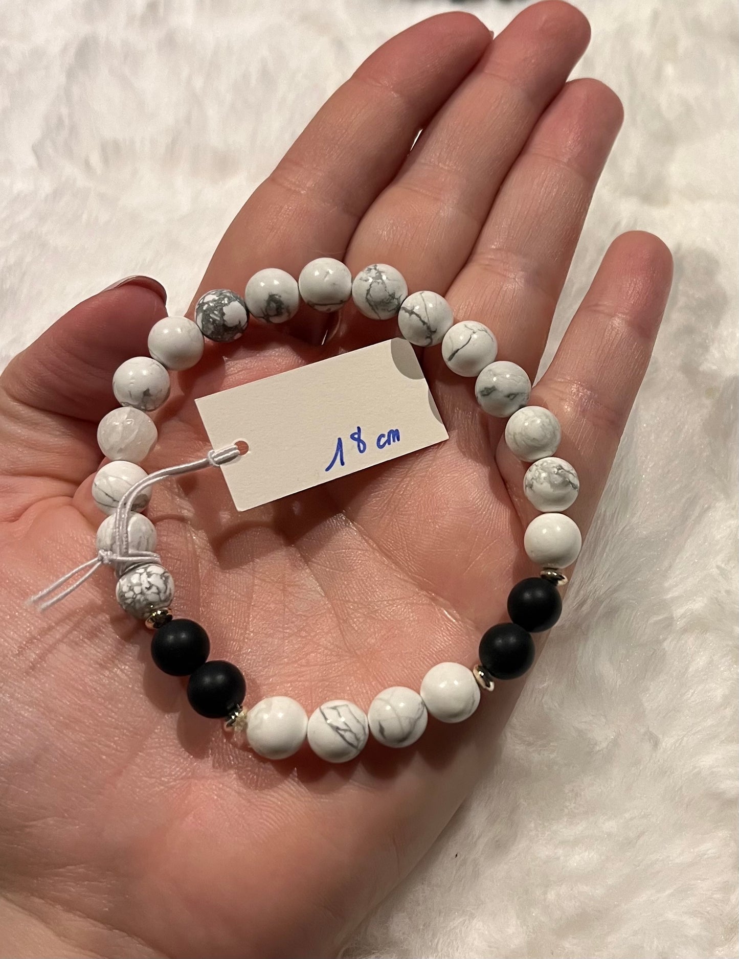 Howlite et agate noirs mat 18cm